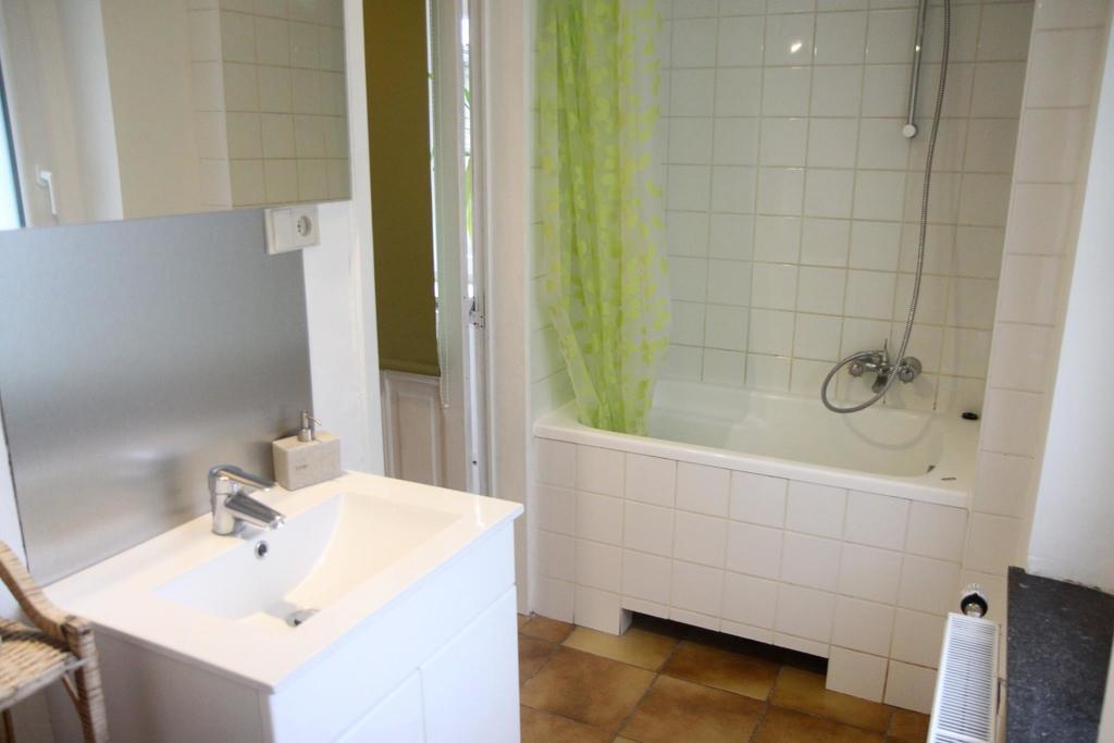 Holiday Home "Les Ancolies " Gite Citadin Spa Phòng bức ảnh